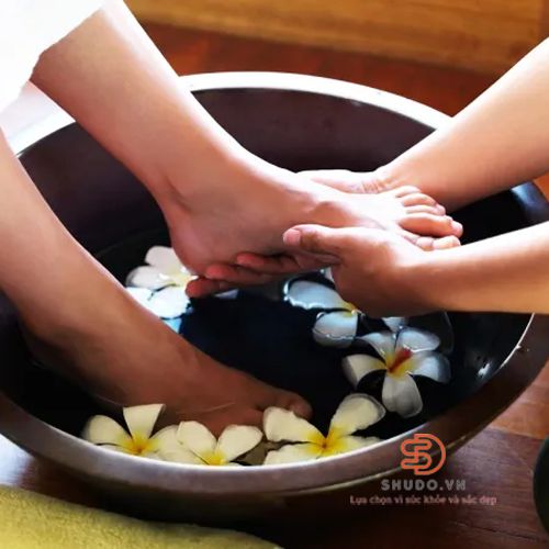 Chậu ngâm chân bằng sứ thường được ứng dụng trong các spa